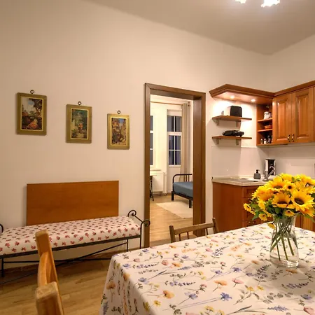 Апартаменты Karlsbad Balcony Apartment Карловы Вары