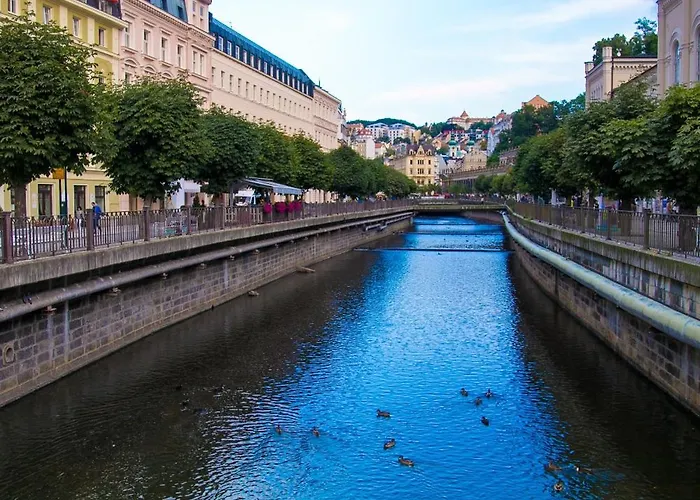 Karlsbad Balcony Apartment *